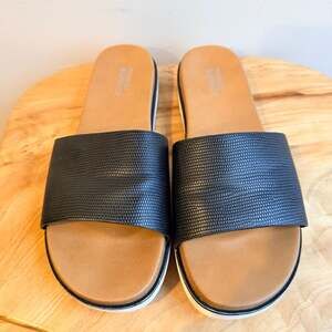 Market & Spruce Black Snakeskin Pattern Single Strap Slide Sandals - Size 7